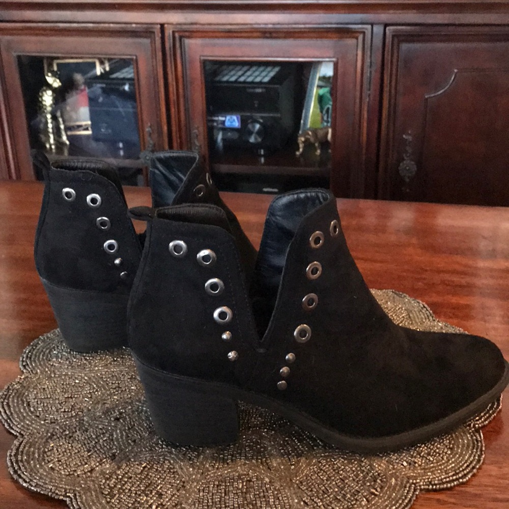 Boot - Picture 4 of 5